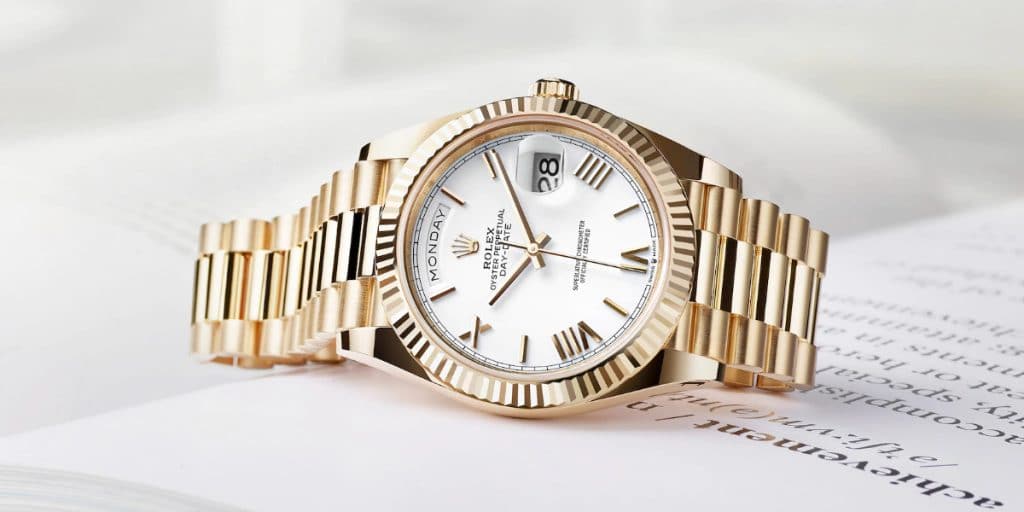 Branded golden outlet watches